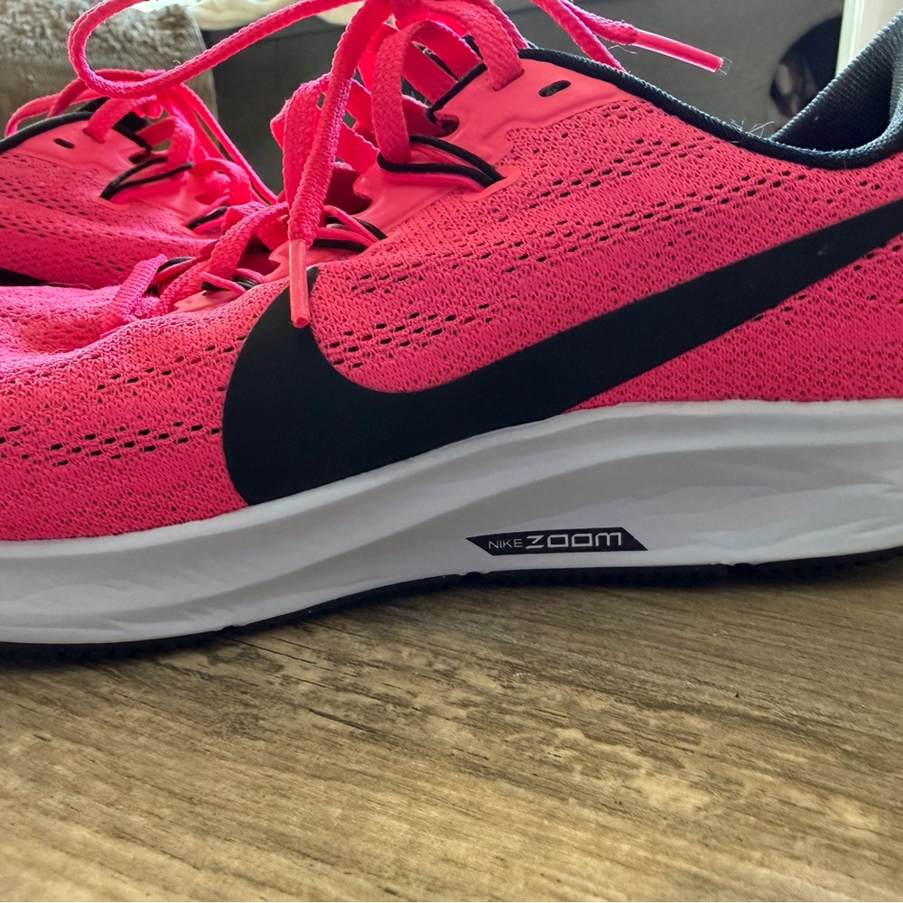 Nike Women's Zoom Pegasus Size 9.5 Hot Pink and Black Athletic Shoes - Picture 7 of 9